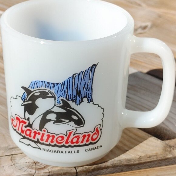 Vintage Milk Glass Marine Land Niagara Falls Canada Mug - Picture 3 of 5